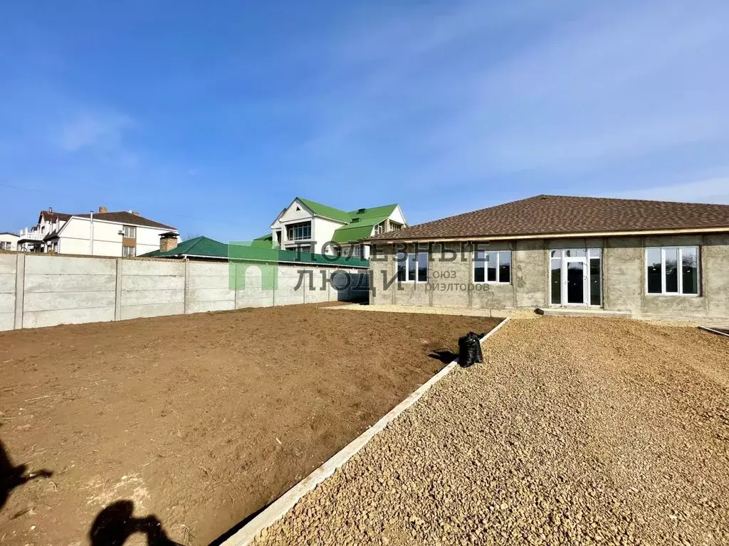 Дом в Крым, Евпатория городской округ, Заозерное пгт ул. Аллея Дружбы ... - Фото 2