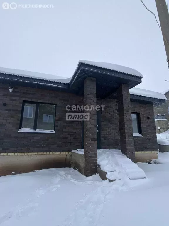 Дом в Октябрьский, улица Ломоносова (100 м) - Фото 1