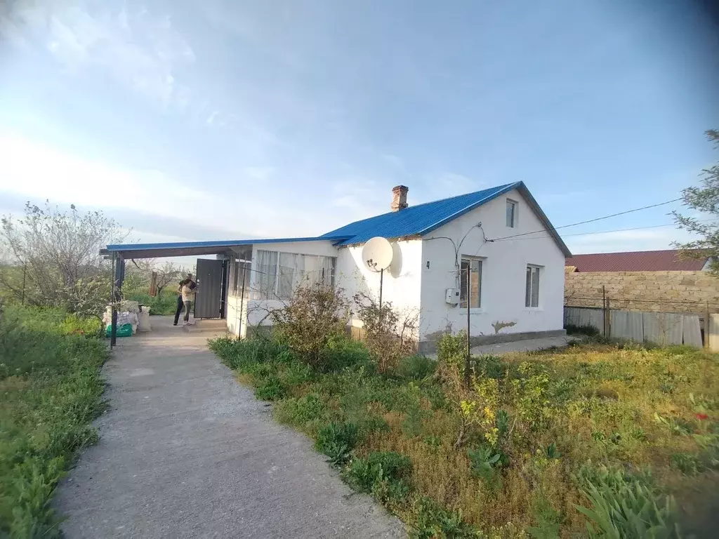 Дом в Крым, Советский район, Чапаевское с/пос, с. Коломенское ул. Н. ... - Фото 1