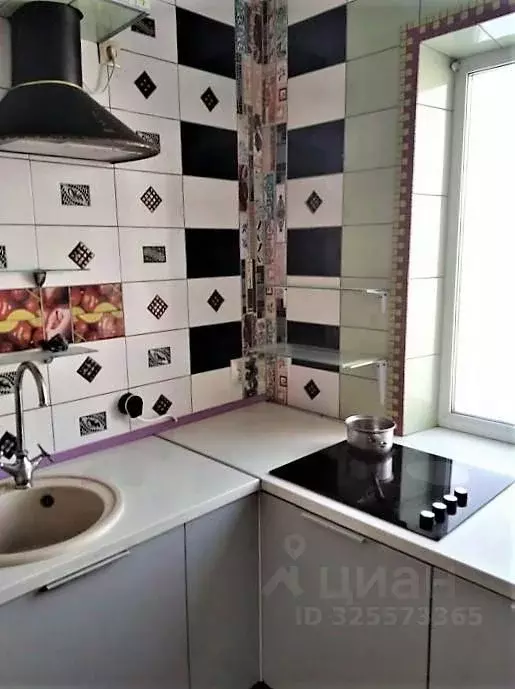 1-к кв. Омская область, Омск ул. Завертяева, 9к6 (35.0 м) - Фото 1