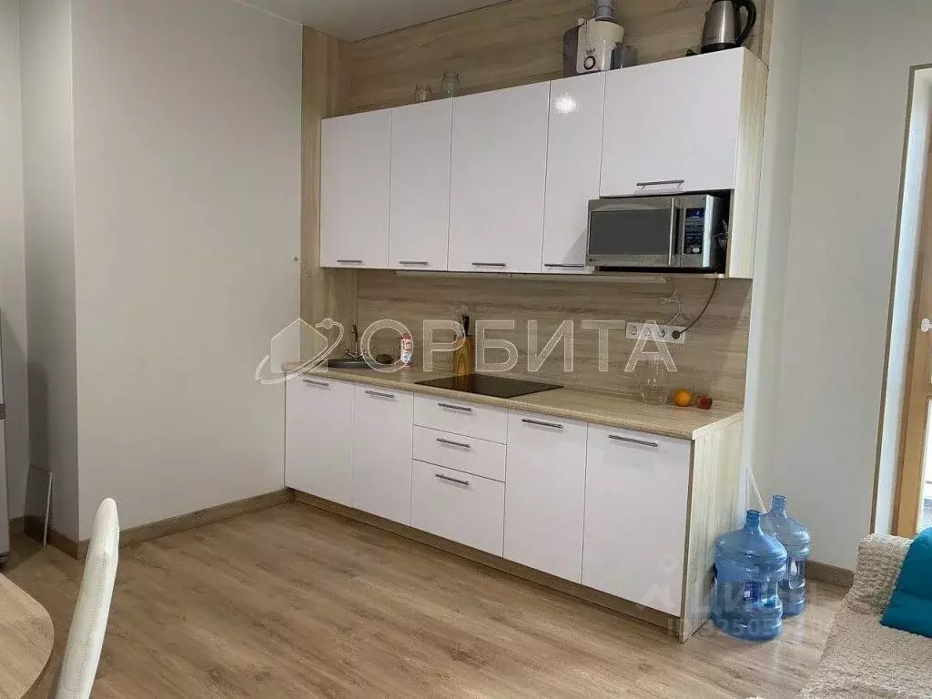 1-к кв. Тюменская область, Тюмень ул. 50 лет Октября, 4 (46.7 м) - Фото 1