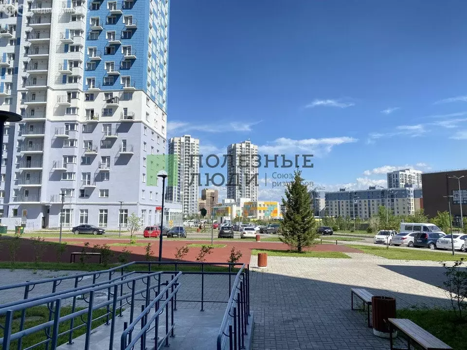 3-комнатная квартира: Красноярск, улица Петра Подзолкова, 22 (76 м) - Фото 1