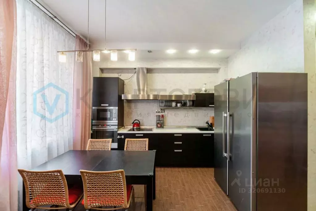 2-к кв. Омская область, Омск ул. 70 лет Октября, 20/1 (76.0 м) - Фото 1