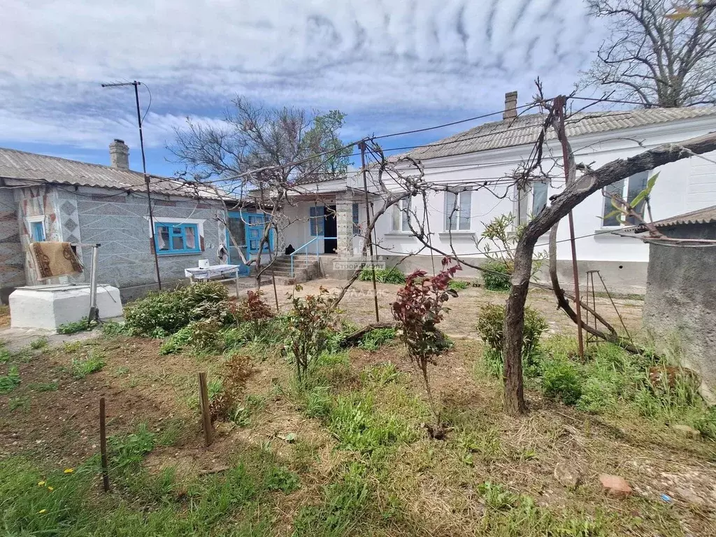 Дом в Крым, Ленинский район, Глазовское с/пос, с. Глазовка ул. ... - Фото 1
