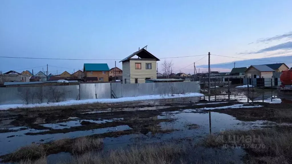 Участок в Саха (Якутия), Якутск ул. Строда (8.0 сот.) - Фото 0