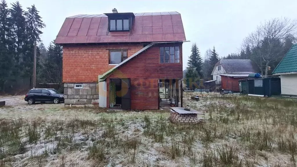 Дом в Ленинградская область, Выборгский район, Рощинское городское ... - Фото 1