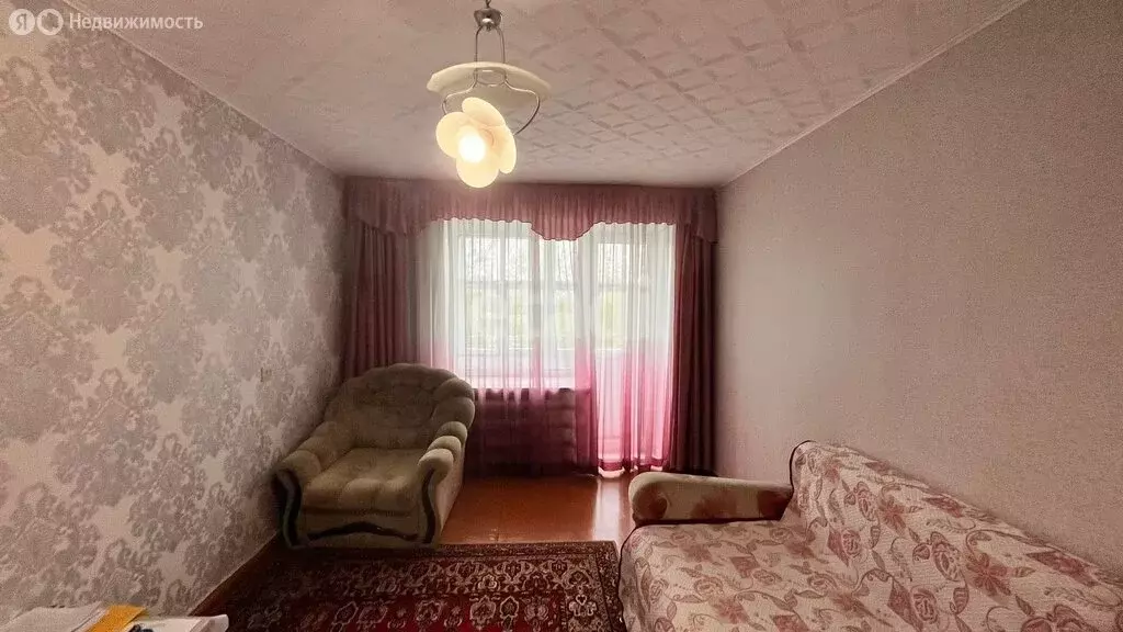 1-комнатная квартира: Ирбит, улица Стекольщиков, 1 (28.7 м) - Фото 0