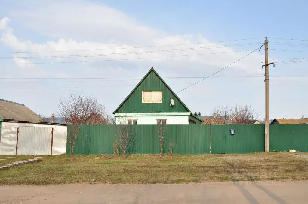 Дом в Саратовская область, Петровский район, Пригородное муниципальное ... - Фото 1