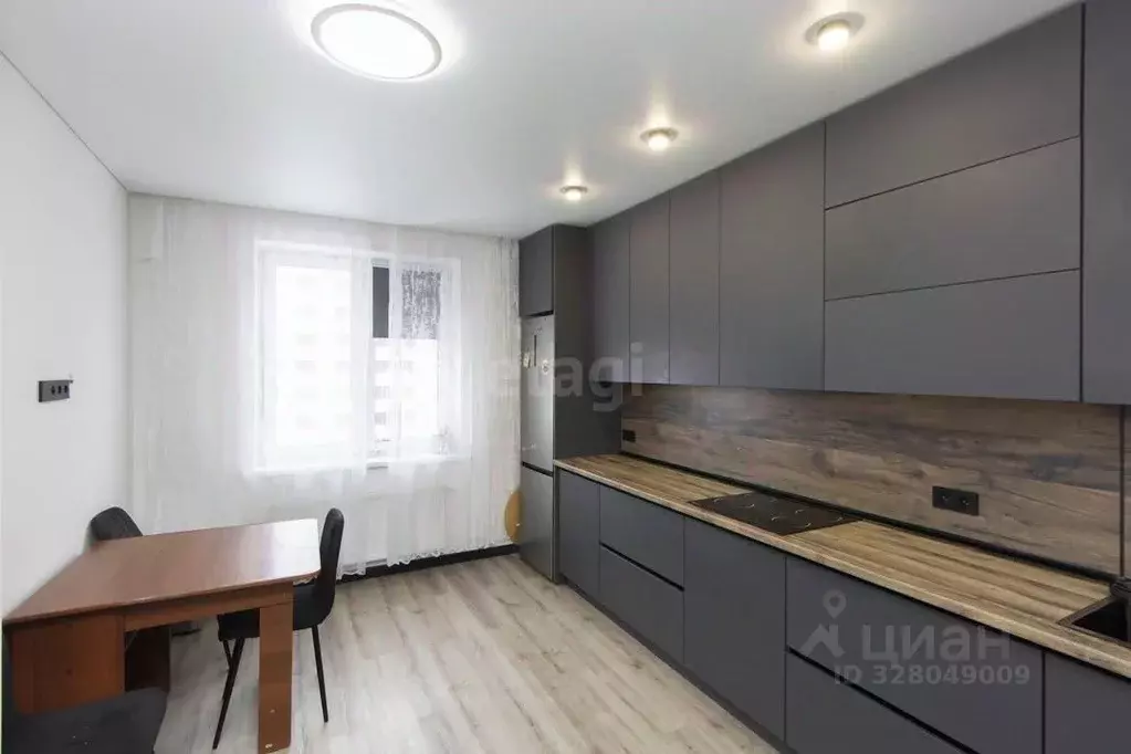 3-к кв. Тюменская область, Тюмень ул. Республики, 204к6 (85.6 м) - Фото 1