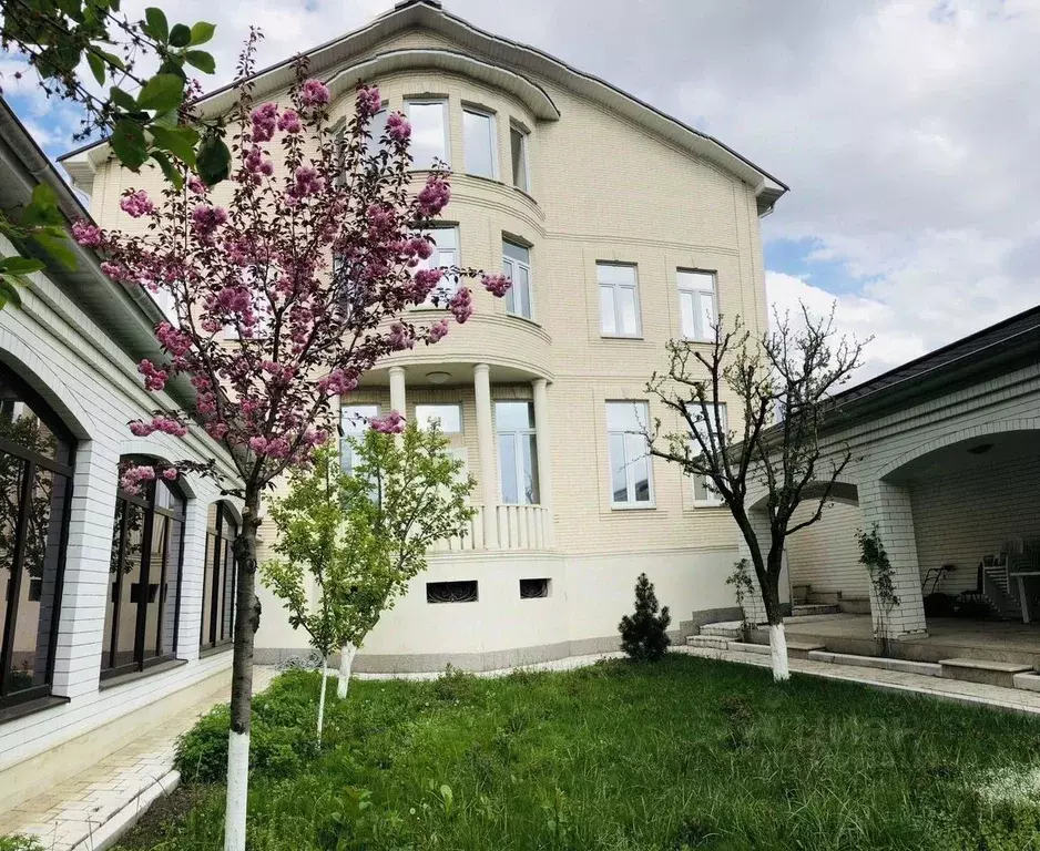 Дом в Северная Осетия, Владикавказ ул. Левченко (600 м) - Фото 0