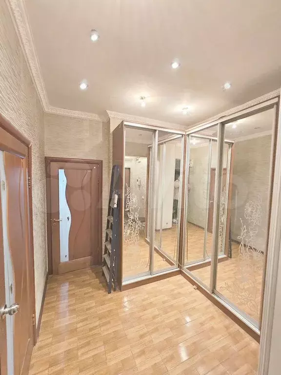 Комната 24 м в 2-к., 2/5 эт. - Фото 1