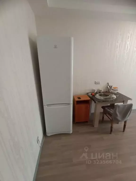 Комната Свердловская область, Екатеринбург ул. Калинина, 53 (14.0 м) - Фото 0