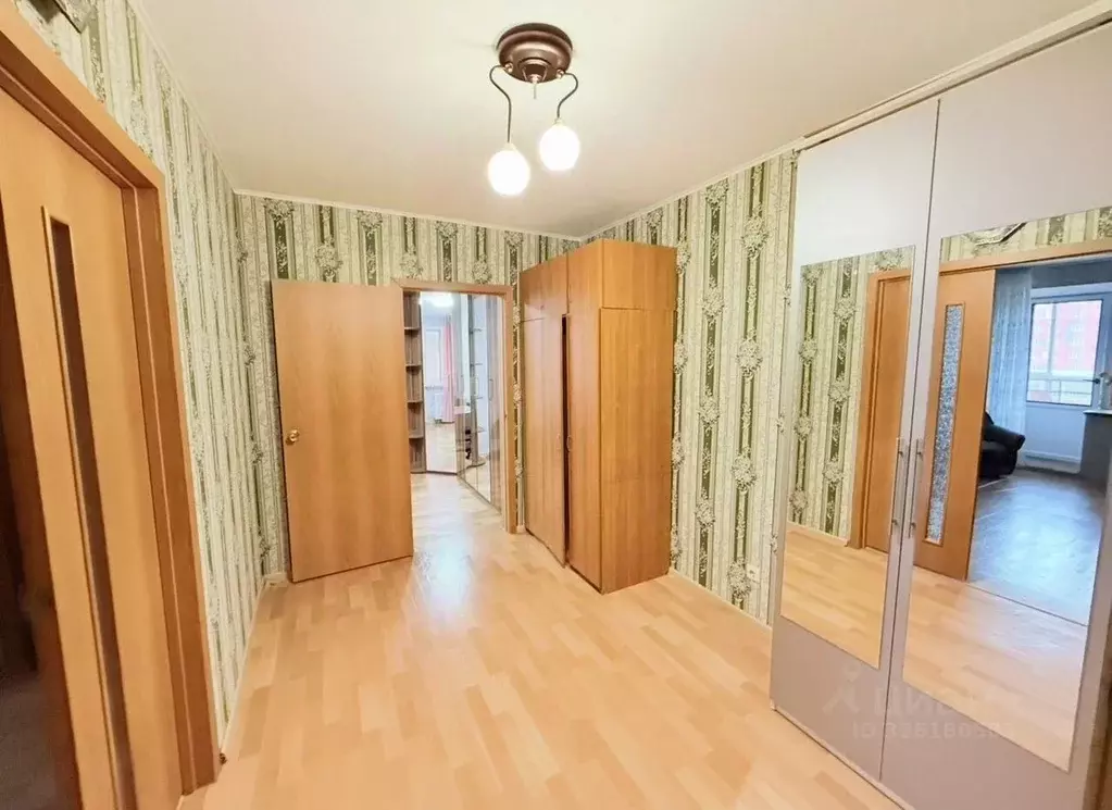 2-к кв. Свердловская область, Екатеринбург ул. Билимбаевская, 3 (64.0 ... - Фото 2