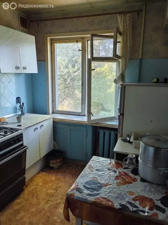 3-комнатная квартира: волгоград, загорская улица, 13 (65 м) - Фото 1