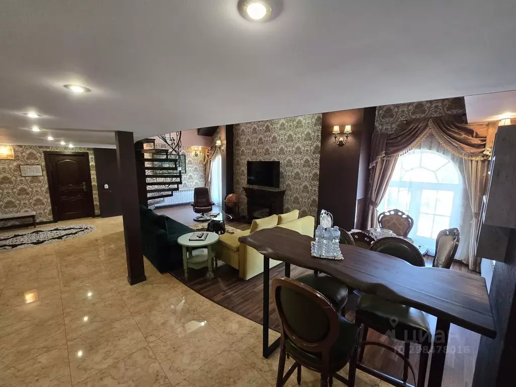 Комната Волгоградская область, Волгоград ул. Рокоссовского, 7 (90.0 м) - Фото 1