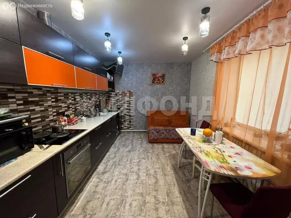 Дом в Пятилетка, Центральная улица (340.1 м) - Фото 1