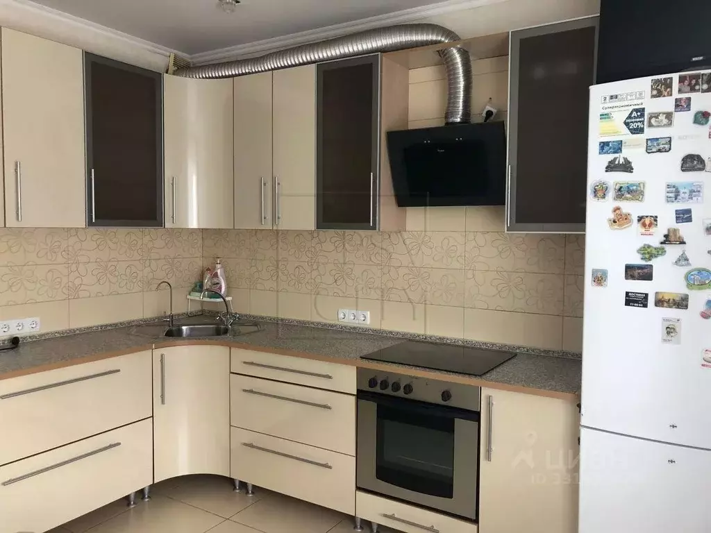 3-к кв. Белгородская область, Белгород ул. Есенина, 8 (72.0 м) - Фото 1