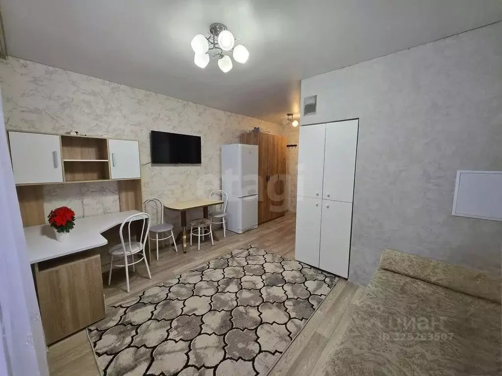 Студия Тюменская область, Тюмень ул. Парада Победы, 9 (20.4 м) - Фото 1