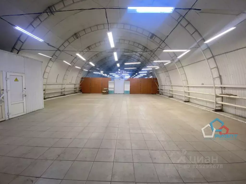 Помещение свободного назначения в Омская область, Омск просп. ... - Фото 1