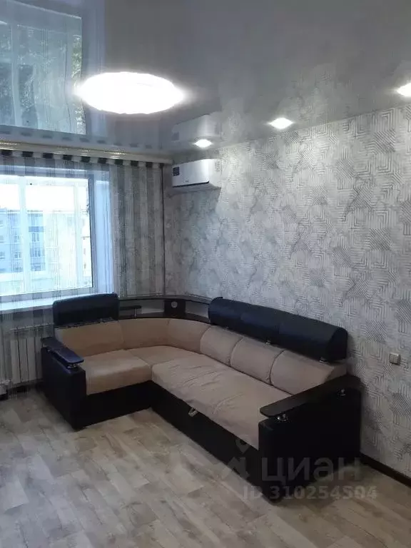 2-к кв. Волгоградская область, Урюпинск ул. Черняховского, 5 (60.0 м) - Фото 0