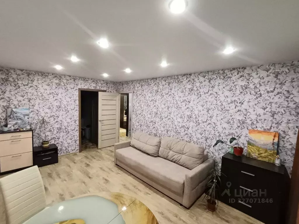 3-к кв. Свердловская область, Первоуральск ул. Емлина, 2 (59.8 м) - Фото 2