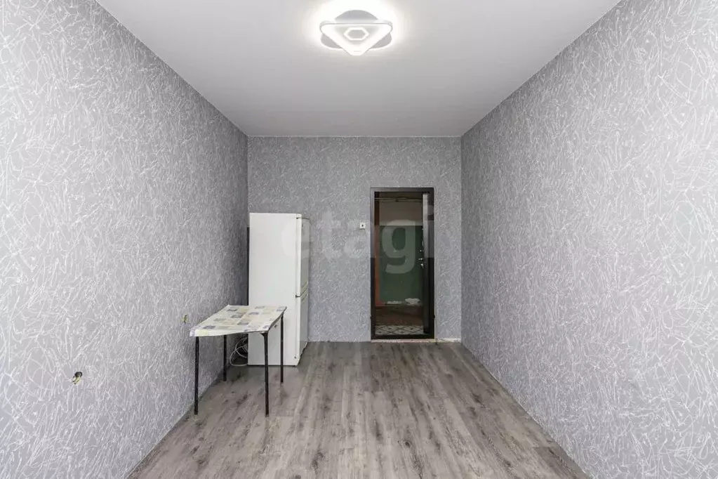 Комната Ханты-Мансийский АО, Сургут проезд Первопроходцев, 2 (13.9 м) - Фото 1