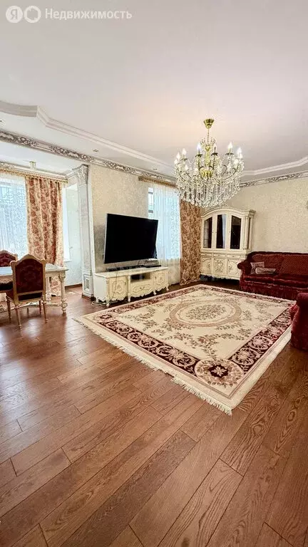 5-комнатная квартира: Махачкала, улица Абдуллы Гаджиева, 26 (225 м) - Фото 0