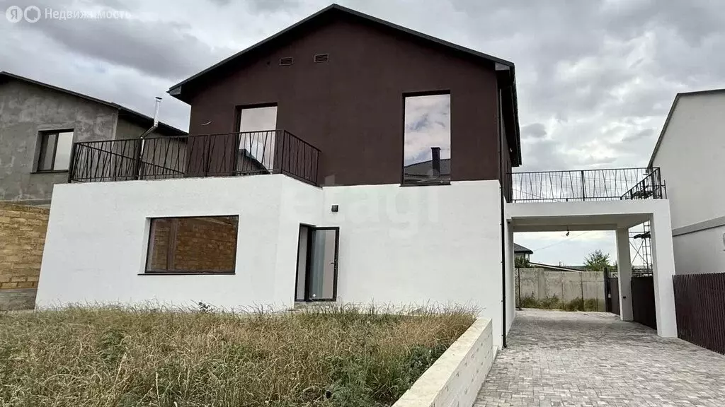 Дом в Молодёжное, Рябиновая улица (240 м) - Фото 0