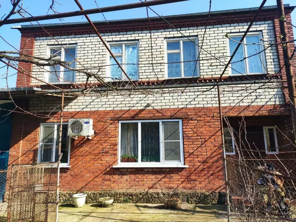 Дом в Краснодарский край, Абинский район, Ахтырское городское ... - Фото 0
