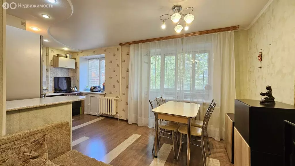 3-комнатная квартира: Октябрьский, улица Фрунзе, 11 (61.2 м) - Фото 1