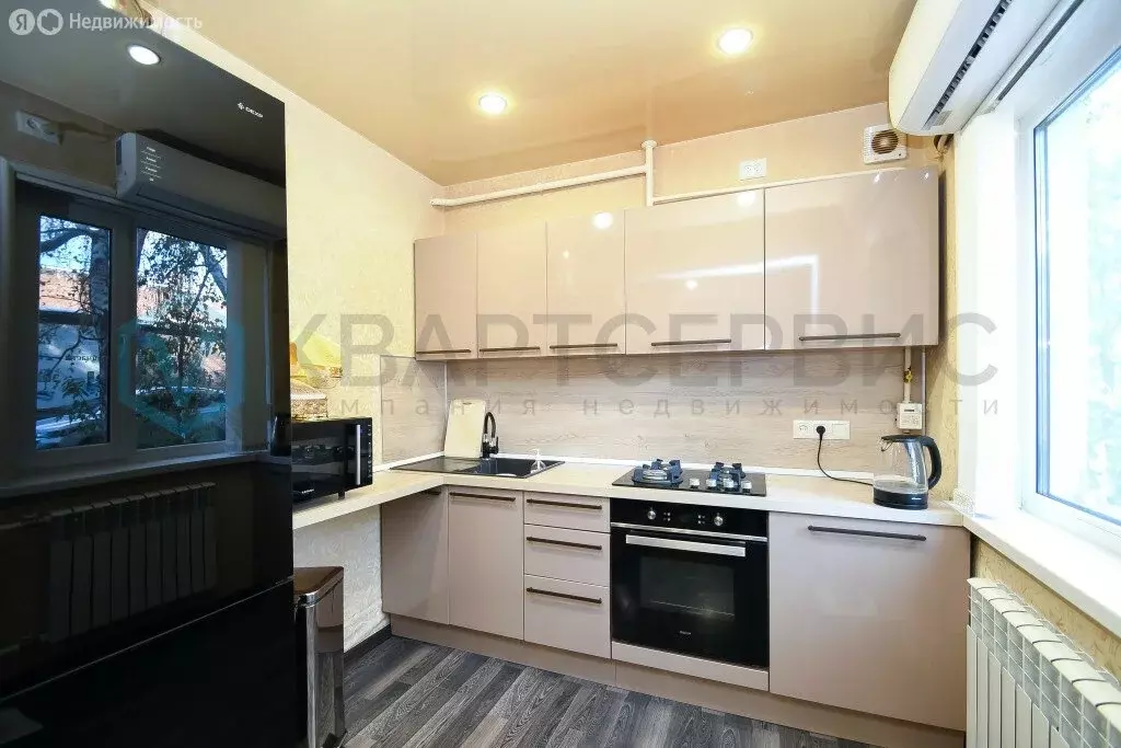 3-комнатная квартира: Омск, проспект Карла Маркса, 79А (55 м) - Фото 1