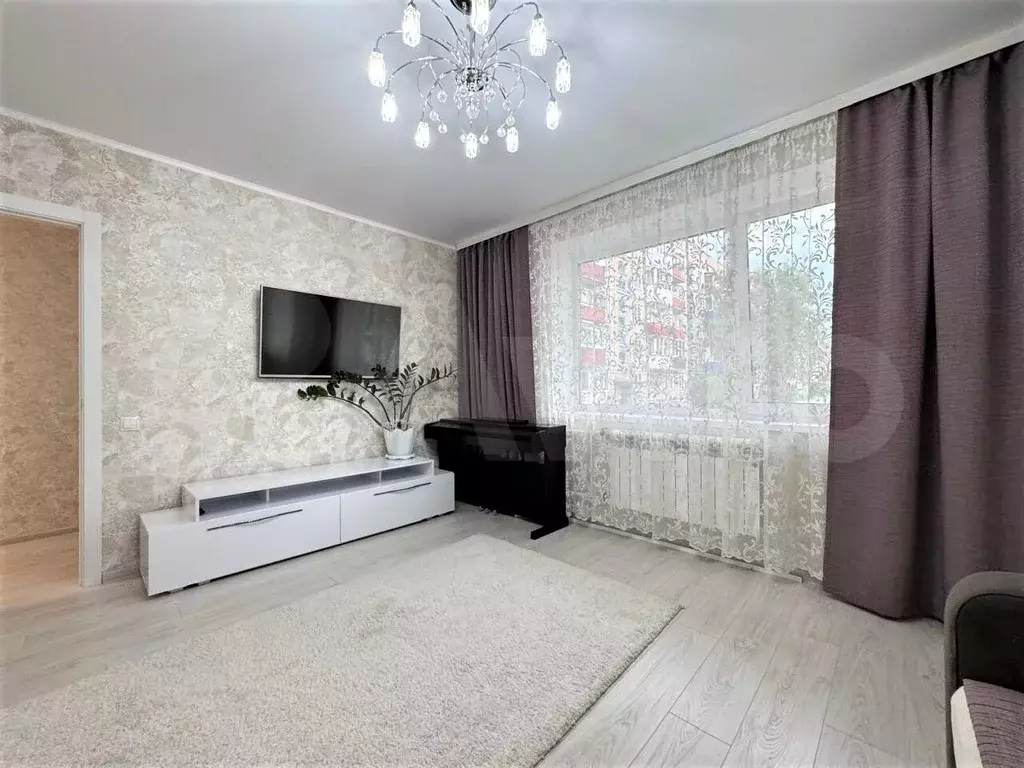 2-к. квартира, 42 м, 1/9 эт. - Фото 0