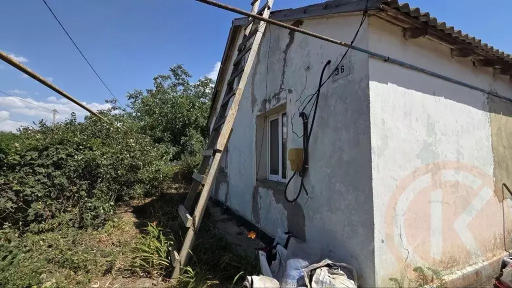 Дом в Крым, Раздольненский район, Славянское с/пос, с. Славянское ул. ... - Фото 1