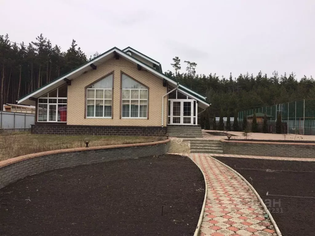 Дом в Курская область, Октябрьский район, Сеймский хут.  (240 м) - Фото 1