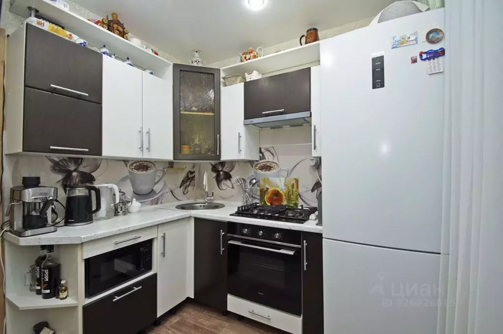 3-к кв. Омская область, Омск ул. Орджоникидзе, 273Б (56.6 м) - Фото 0