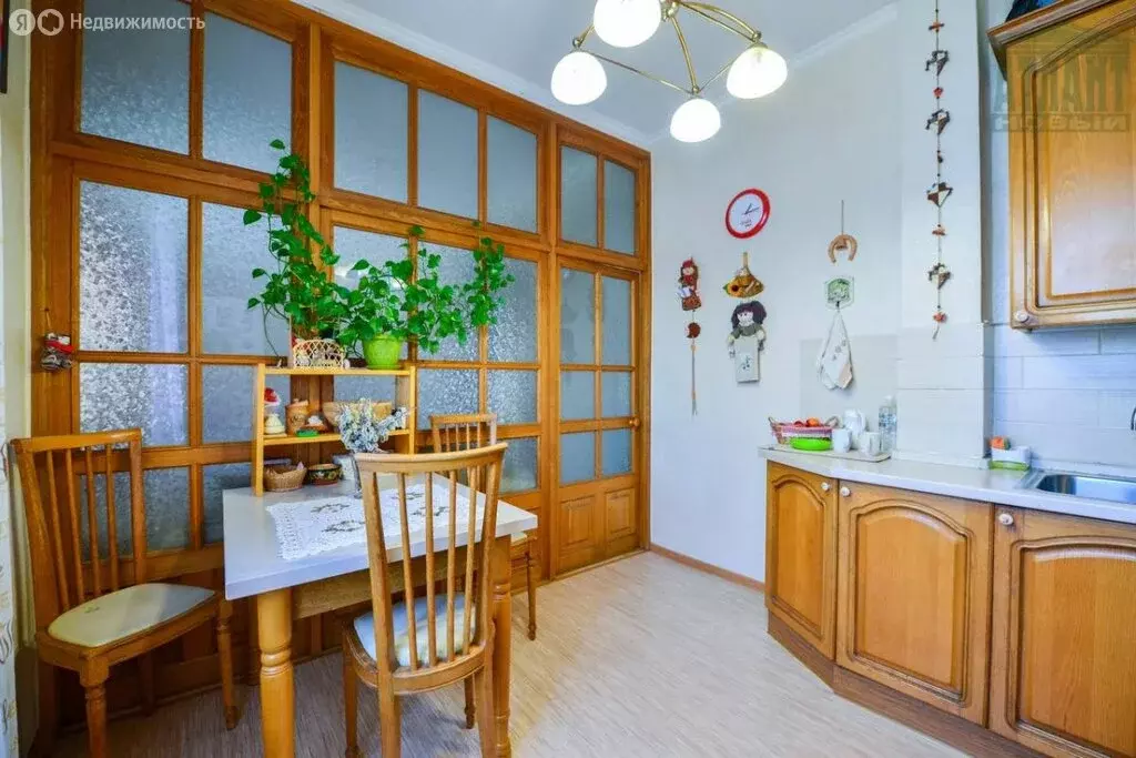 4-комнатная квартира: Хабаровск, улица Льва Толстого, 1 (85.3 м) - Фото 1