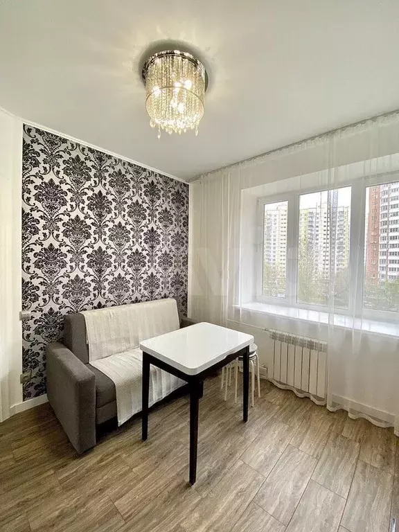 1-к. квартира, 50 м, 4/9 эт. - Фото 1