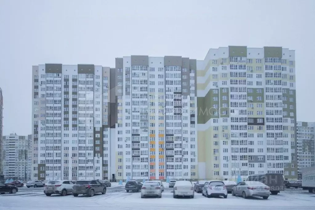 2-к кв. Тюменская область, Тюмень ул. Александра Протозанова, 16 (53.2 ... - Фото 1