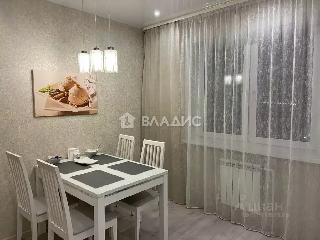2-к кв. Бурятия, Улан-Удэ ул. Модогоева, 4 (67.0 м) - Фото 0