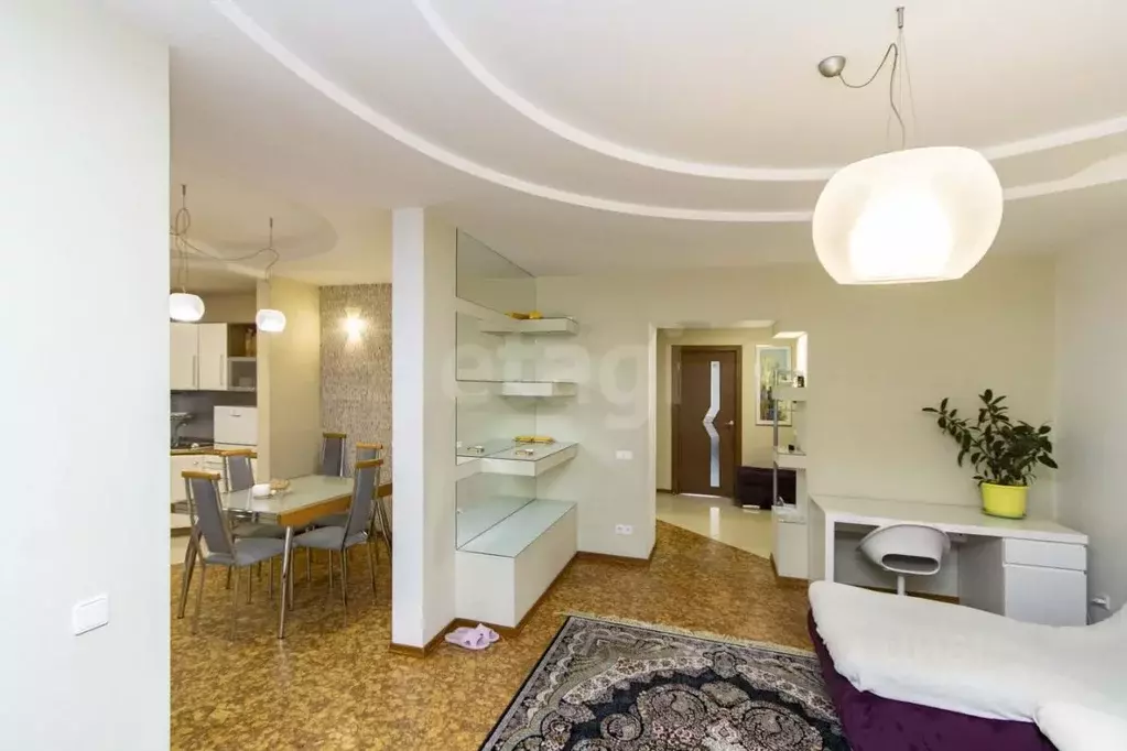 3-к кв. Тюменская область, Тюмень ул. 50 лет ВЛКСМ, 33 (110.0 м) - Фото 1