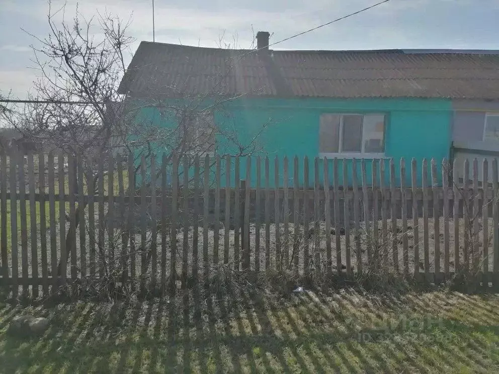 Дом в Саратовская область, Красноармейский район, Сплавнухинское ... - Фото 1