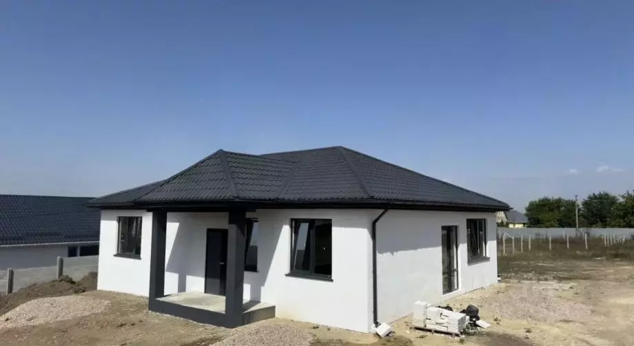 Дом в Крым, Симферопольский район, Добровское с/пос, с. Пионерское ул. ... - Фото 1