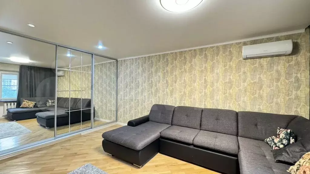 2-к. квартира, 60 м, 6/10 эт. - Фото 1