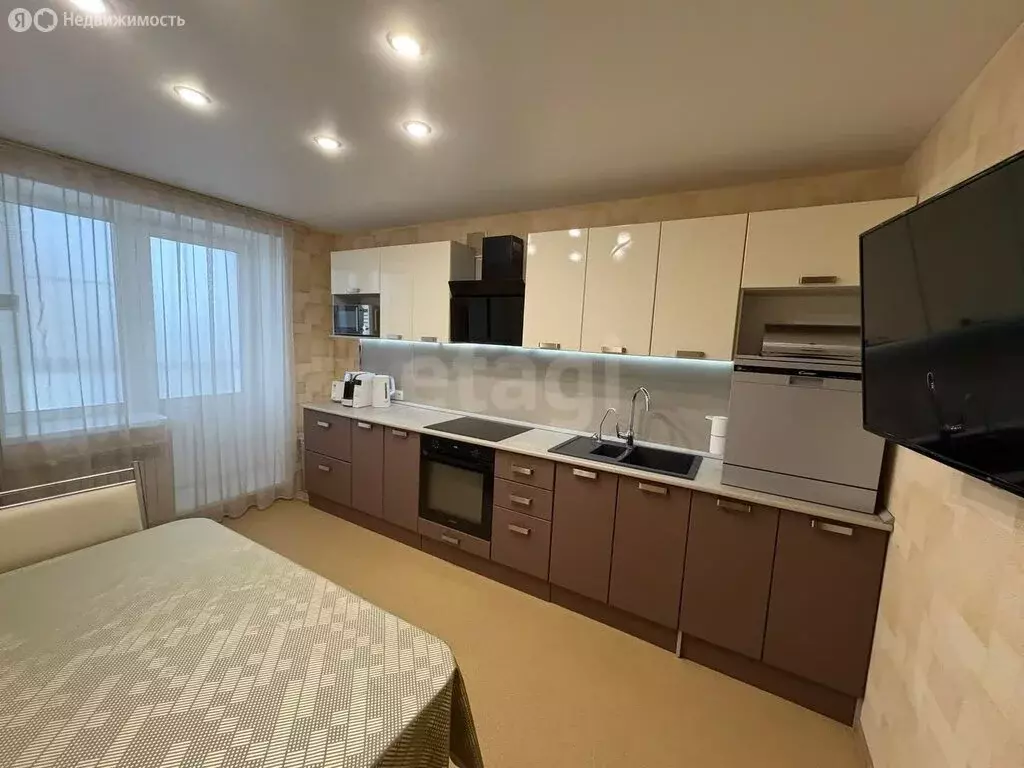 3-комнатная квартира: Саратов, улица имени Ю.И. Менякина, 8 (72.1 м) - Фото 1