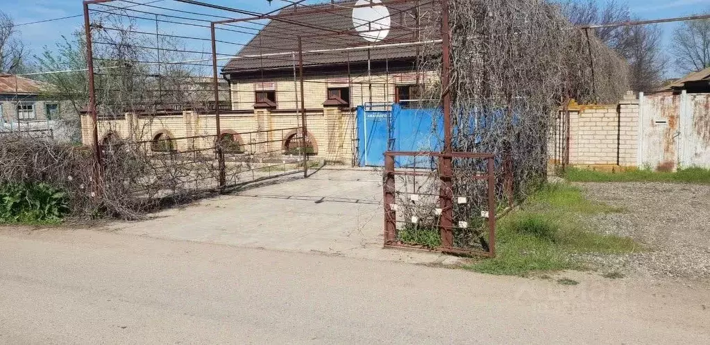Дом в Калмыкия, с. Приютное ул. Анацкого, 10 (201 м) - Фото 0