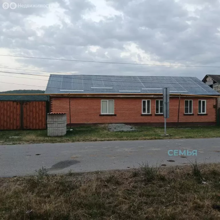 Дом в Средний Урух, улица Дабе Мамсурова, 29А (100 м) - Фото 1