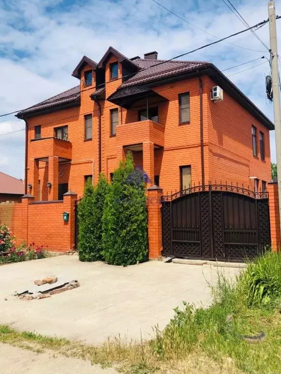 Дом в Ростовская область, Волгодонск Изумрудный проезд (210 м) - Фото 0