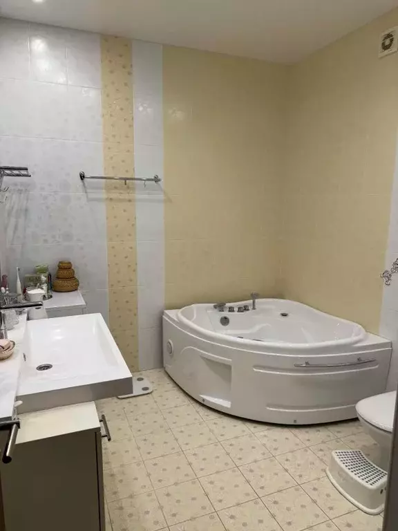 4-к кв. Саха (Якутия), Якутск ул. Чиряева, 5/1 (124.0 м) - Фото 2