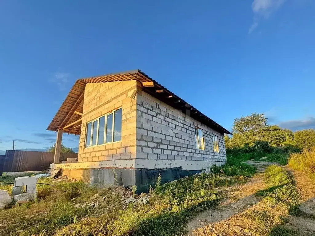 Дом в Калужская область, Калуга городской округ, д. Желыбино ул. ... - Фото 1