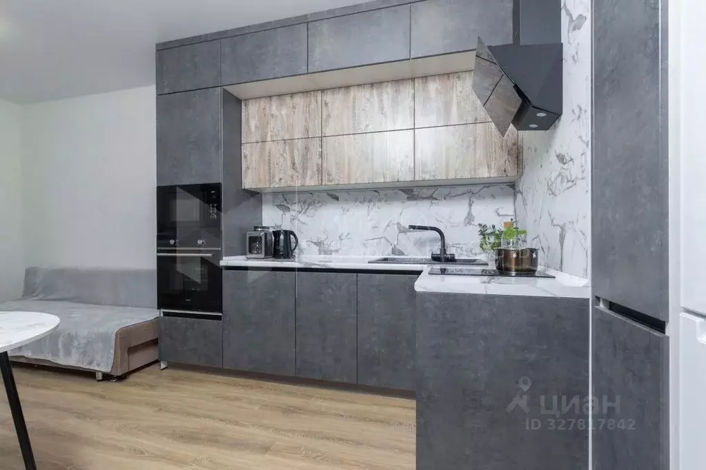 2-к кв. Тюменская область, Тюмень ул. Парада Победы, 9 (59.0 м) - Фото 1